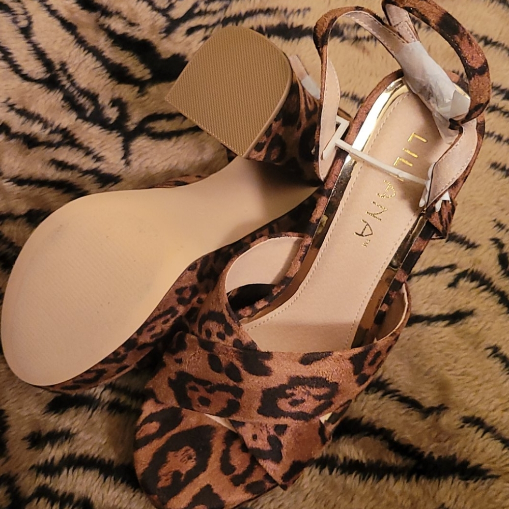 Liliana Leopard Print Platform Heels - Picture 7 of 7